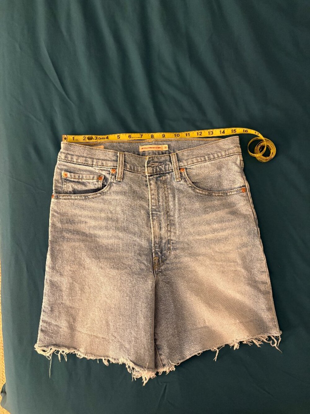 Levi's Ribcage Shorts - Picture 2 of 2
